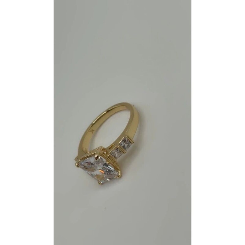 Beautiful ring with cubic zirconia.